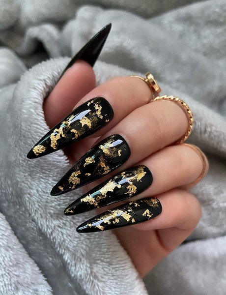 black-stiletto-nails-designs-61_12 Modele de unghii stiletto negre