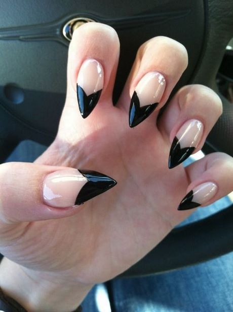 black-stiletto-nails-designs-61_19 Modele de unghii stiletto negre