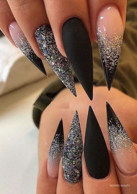 black-stiletto-nails-designs-61_5 Modele de unghii stiletto negre