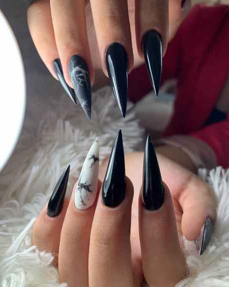 black-stiletto-nails-designs-61_8 Modele de unghii stiletto negre