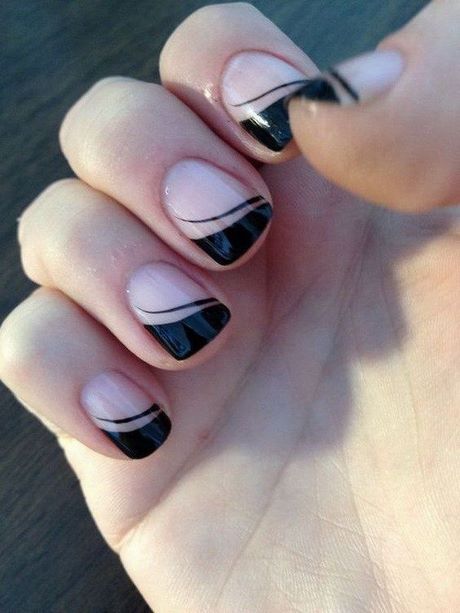 black-tip-nail-ideas-40 Idei de unghii cu vârf negru