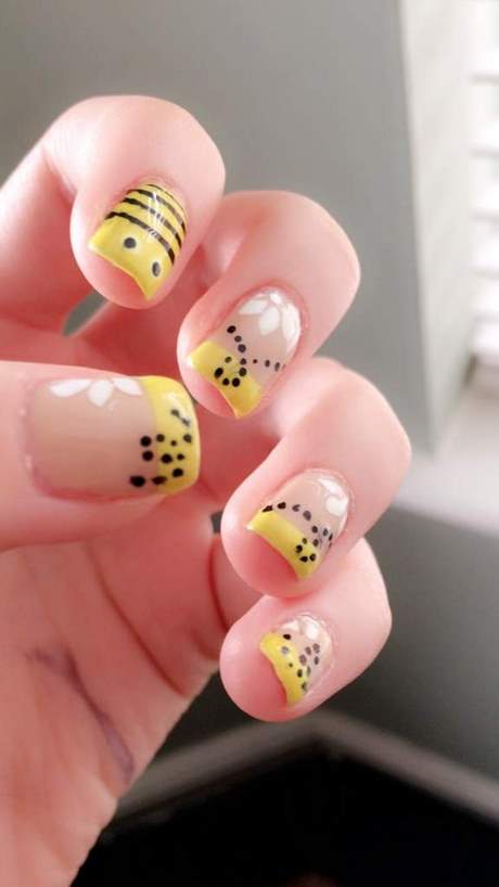 bumble-bee-nail-art-design-79_4 Bumble Bee nail art design