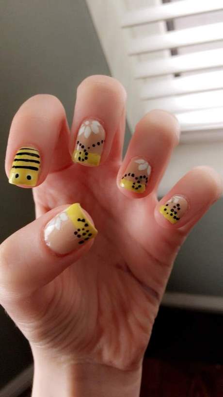 bumble-bee-nail-art-design-79_7 Bumble Bee nail art design