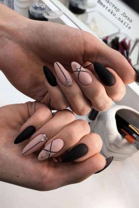 design-on-black-nails-20_10 Design pe unghii negre