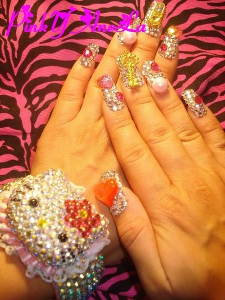 diamond-and-pearl-nail-designs-84_15 Modele de unghii cu diamante și perle