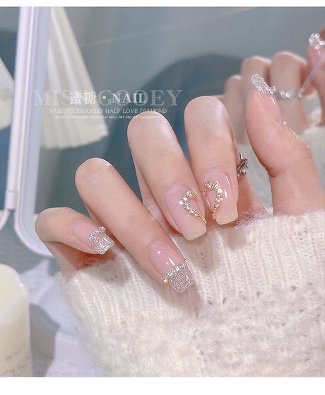 diamond-and-pearl-nail-designs-84_5 Modele de unghii cu diamante și perle