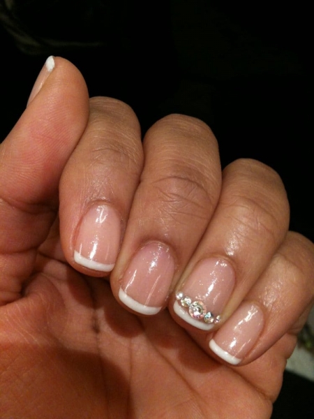 french-nails-with-rhinestones-on-one-finger-92_10 Unghiile franceze cu pietre pe un deget