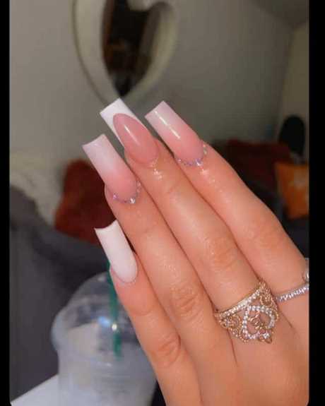 french-nails-with-rhinestones-on-one-finger-92_3 Unghiile franceze cu pietre pe un deget