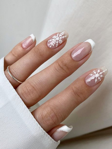 french-nails-with-snowflakes-26_11 Unghiile franceze cu fulgi de zăpadă