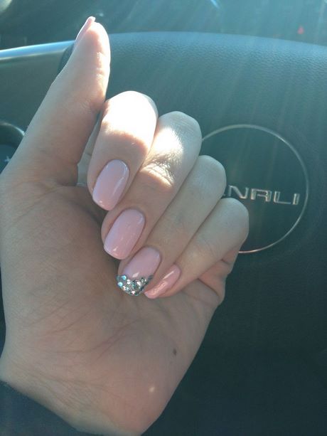 french-tip-nails-with-rhinestones-on-ring-finger-40_8 Franceză sfat cuie cu pietre pe degetul inelar