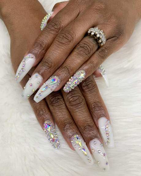 glitter-and-diamond-nail-designs-32_16 Modele de unghii cu sclipici și diamante