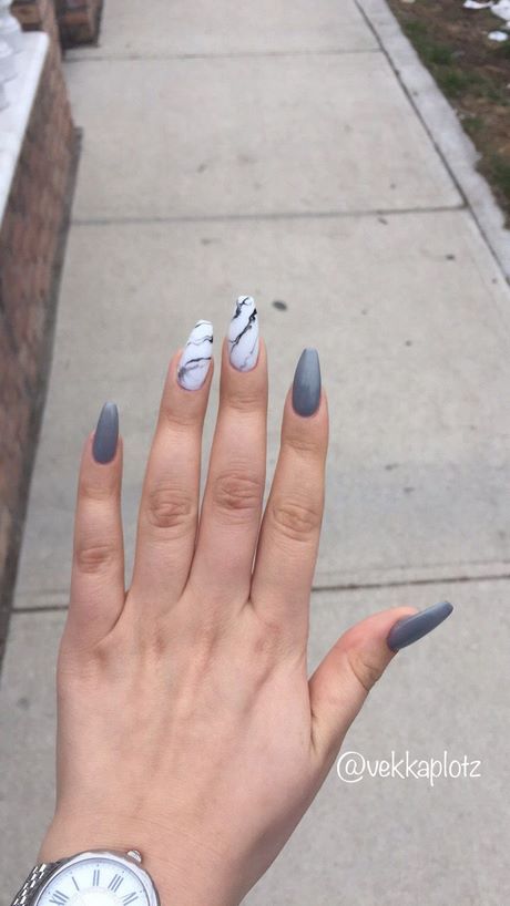 gray-and-white-marble-nails-58_3 Unghii de marmură gri și alb