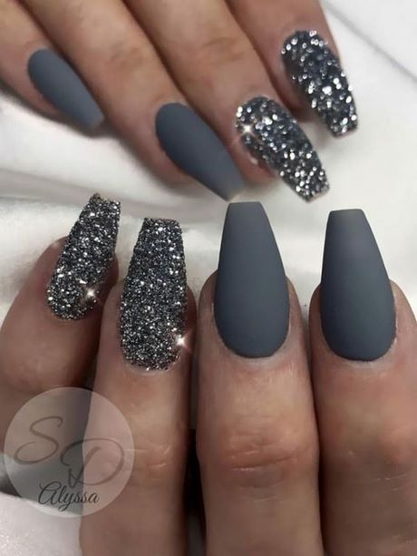 gray-coffin-nail-designs-54_17 Modele de unghii sicriu gri