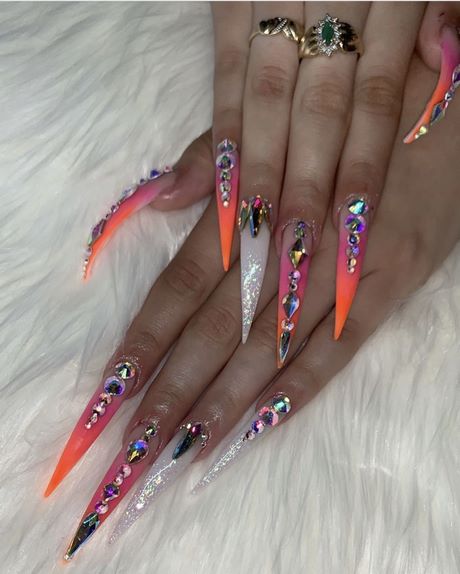 long-pointy-nails-designs-89_7 Modele de unghii lungi ascuțite