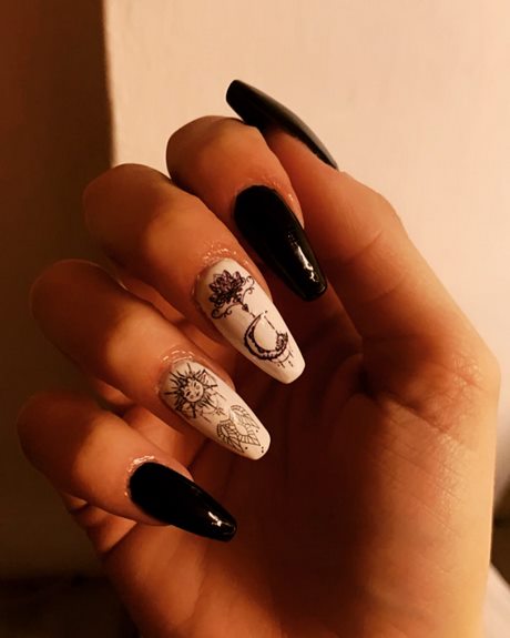 matte-black-with-marble-nails-03_6 Negru mat cu unghii de marmură