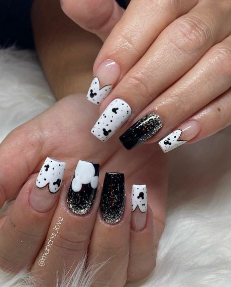 mickey-mouse-design-on-nails-25_12 Mickey mouse design pe unghii