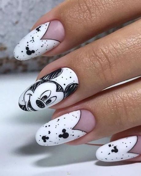 mickey-mouse-design-on-nails-25_19 Mickey mouse design pe unghii