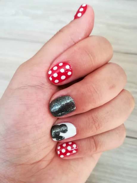 mickey-mouse-design-on-nails-25_6 Mickey mouse design pe unghii
