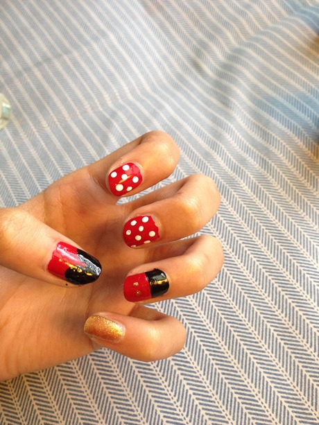 mickey-mouse-design-on-nails-25_9 Mickey mouse design pe unghii
