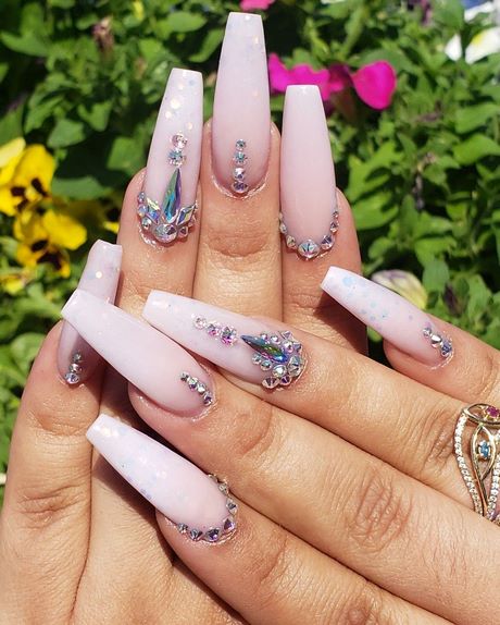 pink-and-white-ombre-nails-with-rhinestones-49 Roz și unghii ombre albe cu pietre