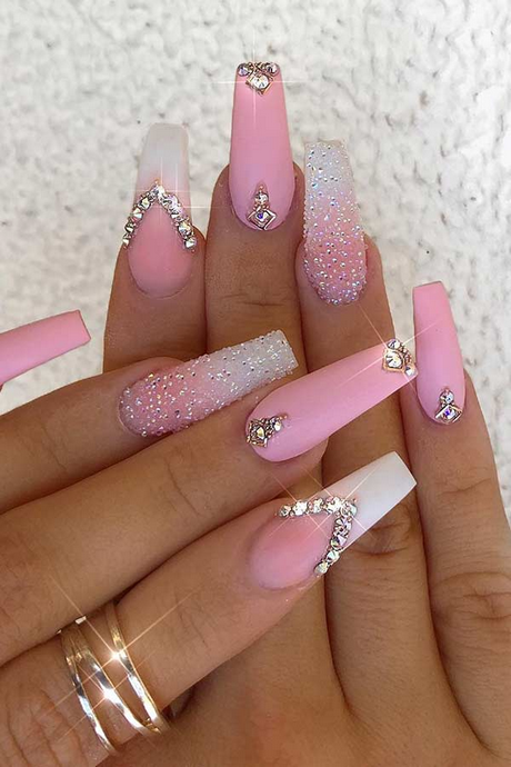 pink-and-white-ombre-nails-with-rhinestones-49 Roz și unghii ombre albe cu pietre