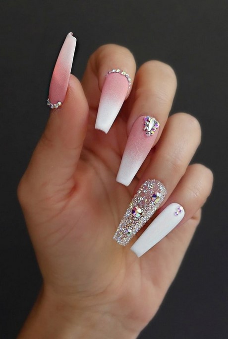 pink-and-white-ombre-nails-with-rhinestones-49_5 Roz și unghii ombre albe cu pietre