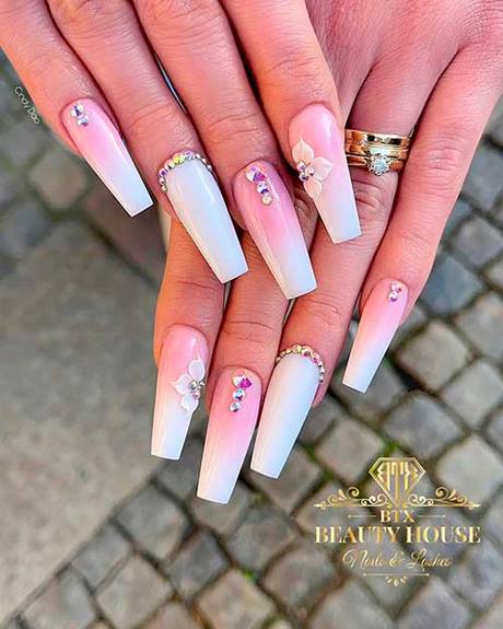pink-and-white-ombre-nails-with-rhinestones-49_9 Roz și unghii ombre albe cu pietre