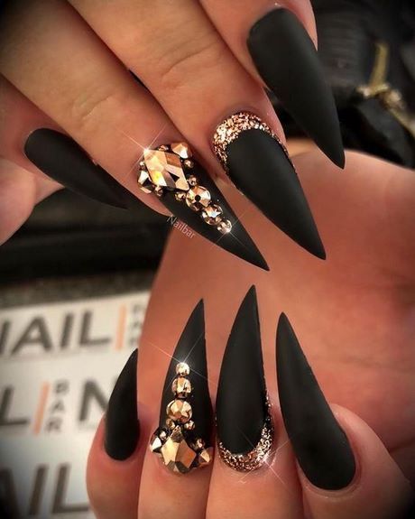 pointy-nail-designs-with-rhinestones-15_16 Modele de unghii ascuțite cu pietre