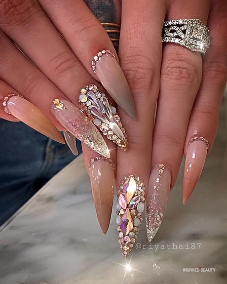 pointy-nail-designs-with-rhinestones-15_3 Modele de unghii ascuțite cu pietre