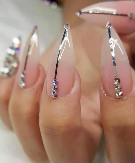 pointy-nail-designs-with-rhinestones-15_7 Modele de unghii ascuțite cu pietre