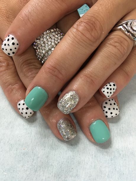 Polka Dot gel modele de unghii