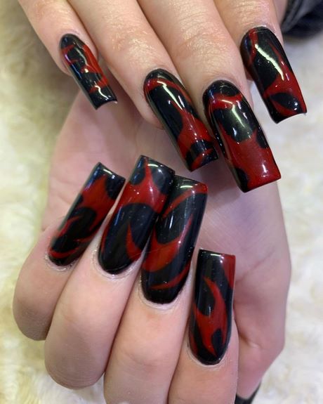red-nails-black-design-02_14 Unghii roșii Design negru