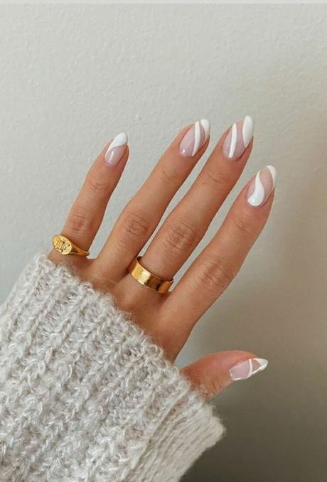 simple-nail-designs-white-53_15 Modele simple de unghii alb