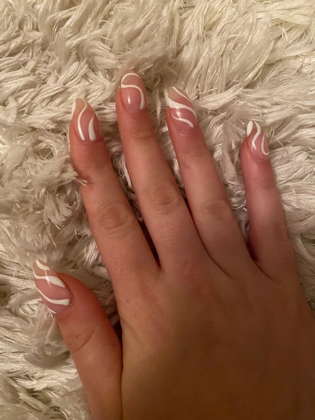 simple-nail-designs-white-53_6 Modele simple de unghii alb