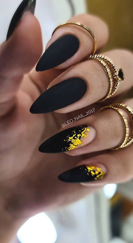 unique-black-nail-designs-31_11 Modele unice de unghii negre