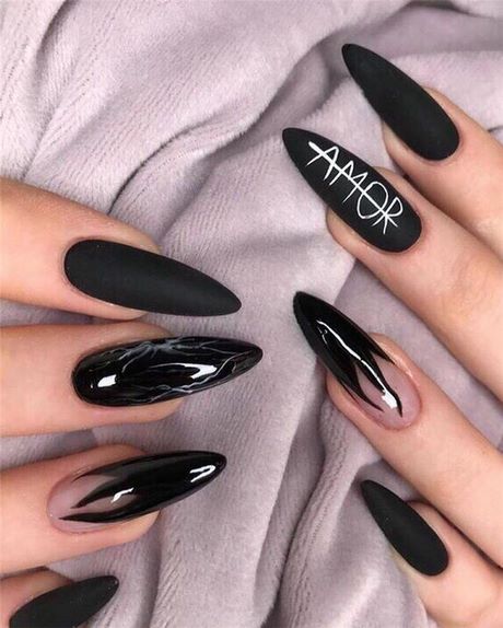 unique-black-nail-designs-31_12 Modele unice de unghii negre
