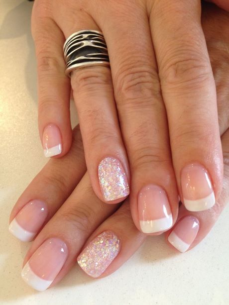 white-tip-nail-designs-with-glitter-77_14 Modele de unghii cu vârf alb cu sclipici