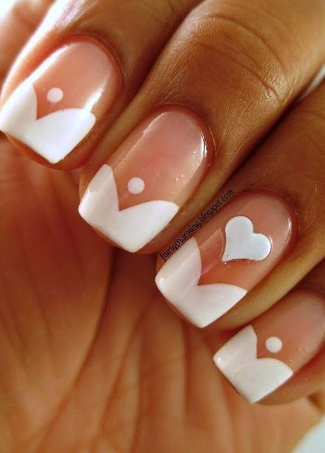 white-tip-with-design-nails-30_20 Sfat alb cu unghii de design