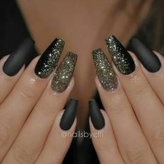 black-nail-polish-design-25_14 Design de lac de unghii negru
