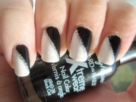 black-nail-polish-design-25_20 Design de lac de unghii negru