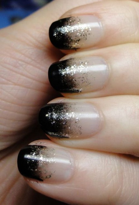 black-nail-polish-ideas-45_9 Idei de lacuri de unghii negre