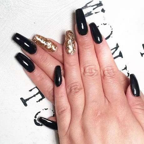 black-acrylic-nails-with-gold-53 Unghii acrilice negre cu aur