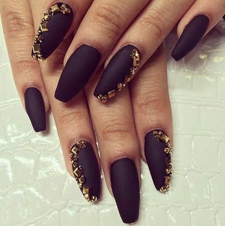 black-acrylic-nails-with-gold-53_12 Unghii acrilice negre cu aur