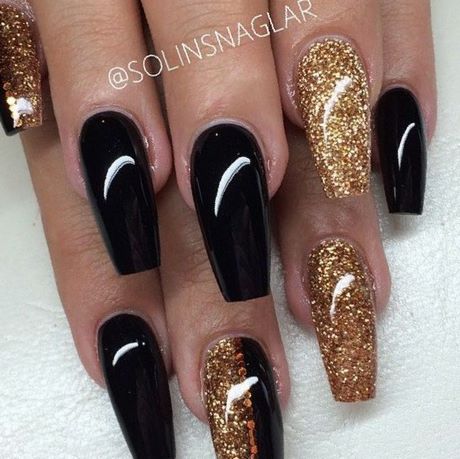 black-acrylic-nails-with-gold-53_7 Unghii acrilice negre cu aur