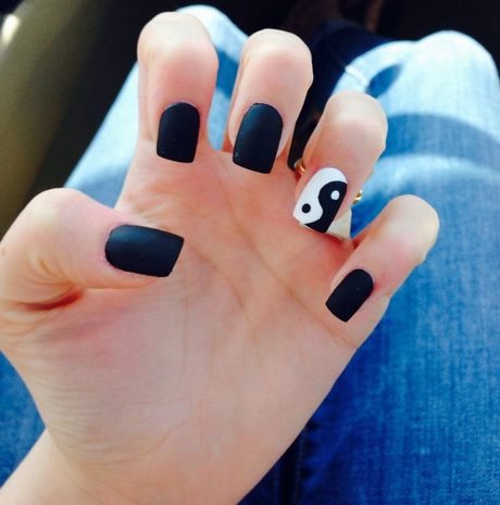 cute-black-acrylic-nails-85_7 Drăguț unghii acrilice negre