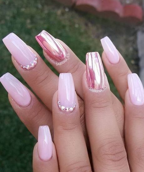 Drăguț roz unghii acrilice