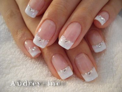 french-manicure-wedding-nails-32_13 Manichiură franceză unghii de nunta