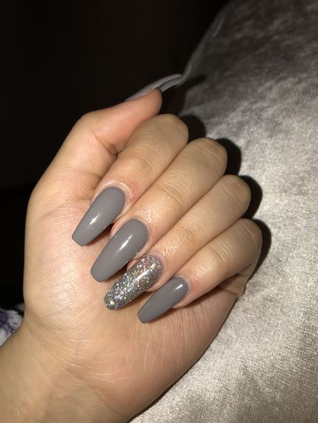 grey-acrylic-nails-29 Unghii acrilice gri