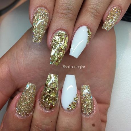 white-and-gold-acrylic-nails-67_12 Unghii acrilice albe și aurii