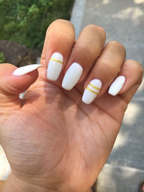 white-and-gold-acrylic-nails-67_6 Unghii acrilice albe și aurii